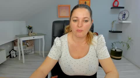 DeliciousLolly online show from December 18, 7:58 am