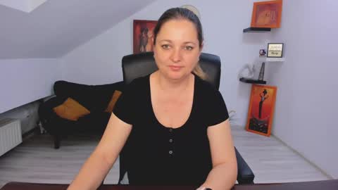 Snapshot of deliciouslolly chatting on May 11, 3:23 am DeliciousLolly online show from May 11, 3:23 am