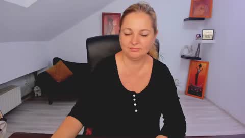Snapshot of deliciouslolly chatting on June 15, 3:31 am DeliciousLolly online show from June 15, 3:31 am