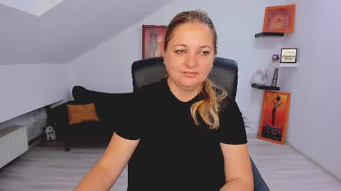 Snapshot of deliciouslolly chatting on June 24, 3:27 am DeliciousLolly online show from June 24, 3:27 am