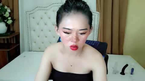 Snapshot of deliciously_sophie chatting on June 5, 3:24 am Sophie online show from June 5, 3:24 am