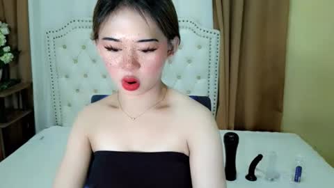 Snapshot of deliciously_sophie chatting on June 7, 2:37 am Sophie online show from June 7, 2:37 am