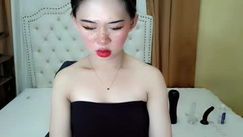Snapshot of deliciously_sophie chatting on June 9, 2:23 am Sophie online show from June 9, 2:23 am