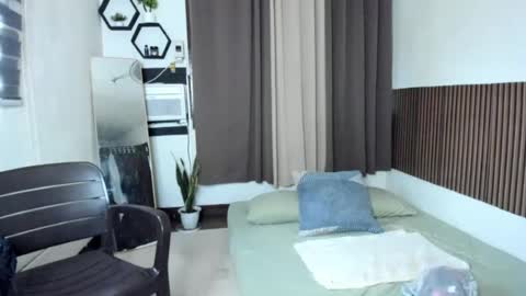 delightfulcurvy online show from August 4, 9:23 am