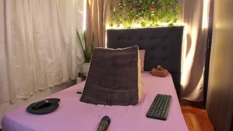 Snapshot of delilah_85 chatting on July 9, 8:46 pm Delilah online show from July 9, 8:46 pm