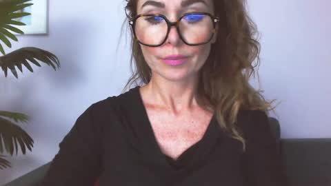 Snapshot of delilah_sweet chatting on July 6, 3:14 pm delilah_sweet online show from July 6, 3:14 pm