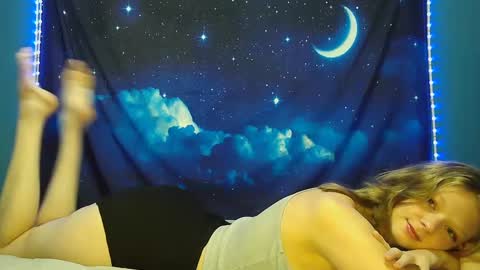 DelilaLove3412 online show from February 28, 1:47 am