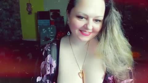 Snapshot of delinnia chatting on December 19, 7:51 am Margo online show from December 19, 7:51 am