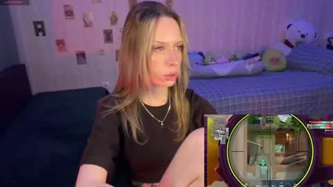 Della online show from May 3, 4:24 pm