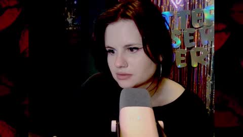 dellacrush_ online show from February 13, 8:45 pm