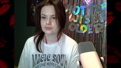 dellacrush_ online show from February 14, 10:17 am