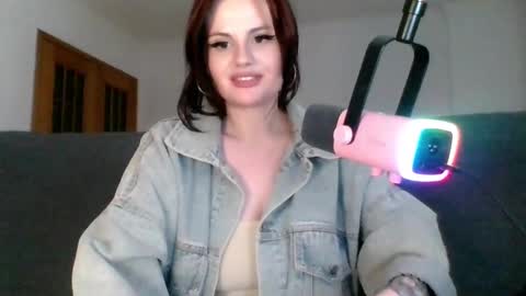 dellacrush_ online show from March 6, 8:48 pm