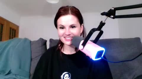 dellacrush_ online show from March 10, 9:29 pm