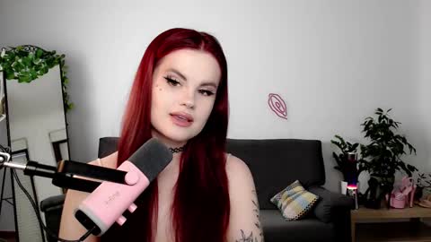 dellacrush_ online show from September 9, 5:45 pm