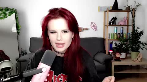 dellacrush_ online show from September 15, 5:35 pm