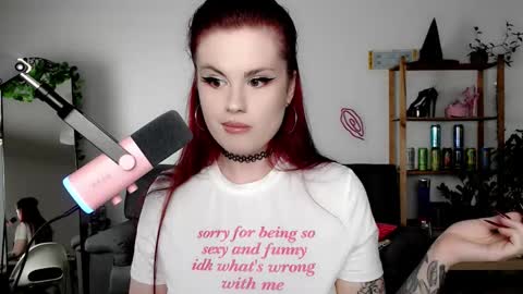 dellacrush_ online show from September 23, 5:38 pm