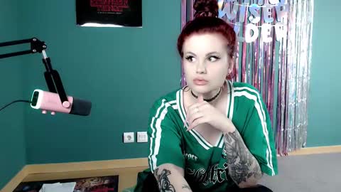 dellacrush_ online show from October 7, 9:50 am