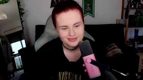 dellacrush_ online show from November 14, 9:08 am