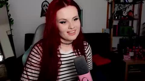 dellacrush_ online show from November 24, 6:07 pm