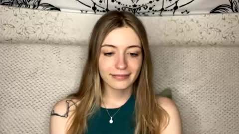 Snapshot of dellisifuentes chatting on June 12, 1:32 pm Sia online show from June 12, 1:32 pm