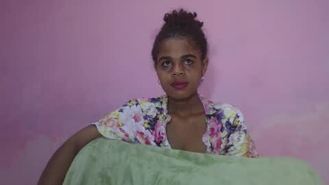 delphine online show from May 4, 3:13 am