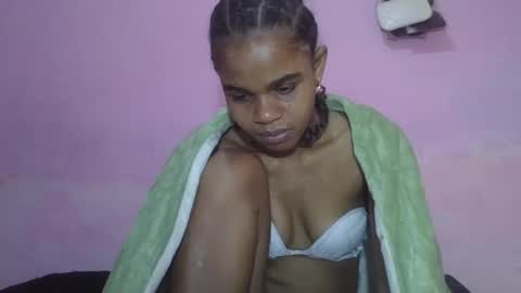 Snapshot of delphineee chatting on May 8, 5:02 am delphine online show from May 8, 5:02 am