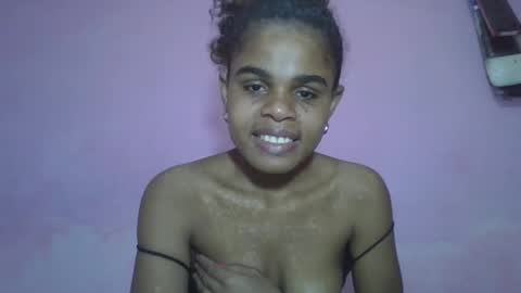 Snapshot of delphineee chatting on May 18, 6:19 am delphine online show from May 18, 6:19 am