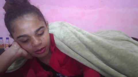 Snapshot of delphineee chatting on May 18, 6:25 pm delphine online show from May 18, 6:25 pm