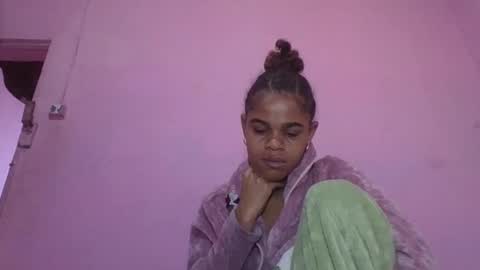 Snapshot of delphineee chatting on May 22, 2:51 am delphine online show from May 22, 2:51 am