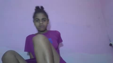 Snapshot of delphineee chatting on May 26, 11:50 am delphine online show from May 26, 11:50 am