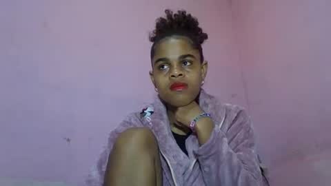 Snapshot of delphineee chatting on May 28, 3:59 am delphine online show from May 28, 3:59 am