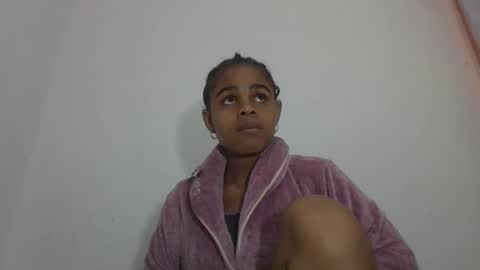 Snapshot of delphineee chatting on June 1, 12:51 pm delphine online show from June 1, 12:51 pm