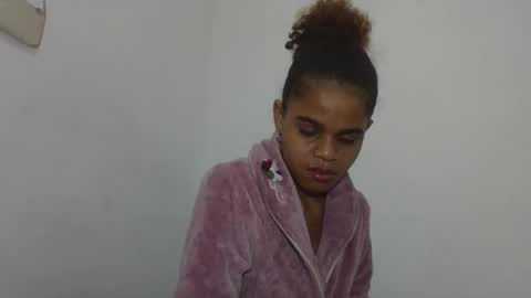 Snapshot of delphineee chatting on June 5, 7:19 pm delphine online show from June 5, 7:19 pm