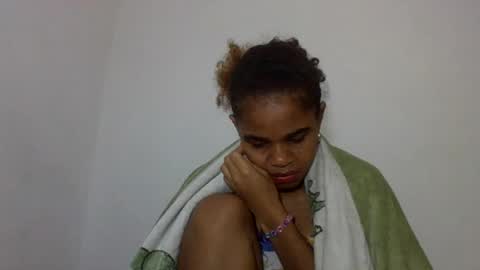 Snapshot of delphineee chatting on June 13, 6:11 am delphine online show from June 13, 6:11 am
