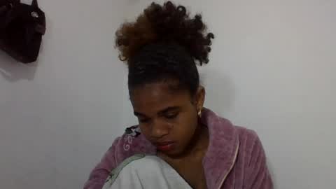 Snapshot of delphineee chatting on June 15, 6:04 am delphine online show from June 15, 6:04 am