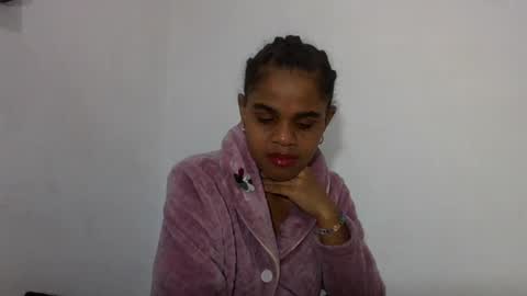 Snapshot of delphineee chatting on June 17, 3:46 pm delphine online show from June 17, 3:46 pm