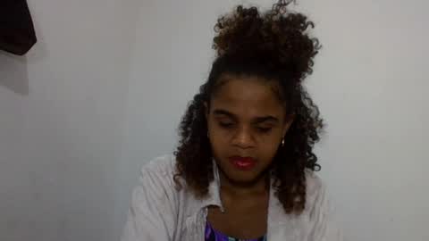 Snapshot of delphineee chatting on June 18, 1:15 pm delphine online show from June 18, 1:15 pm