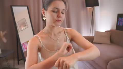Hi my name is Sari nice to see you in my Room online show from July 16, 4:07 am