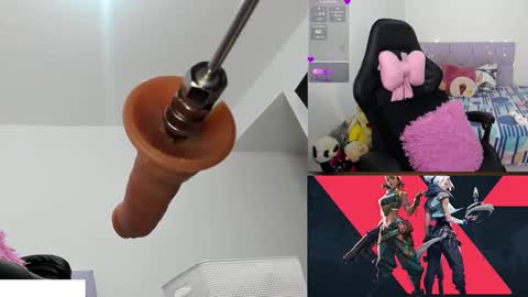 Snapshot of demi_chan chatting on November 6, 9:32 am demiii online show from November 6, 9:32 am