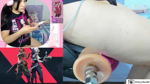 Snapshot of demi_chan chatting on November 19, 10:15 am demiii online show from November 19, 10:15 am