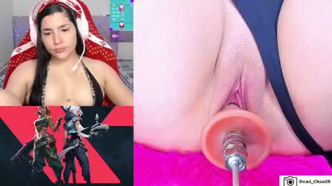 Snapshot of demi_chan chatting on December 17, 6:52 am demiii online show from December 17, 6:52 am