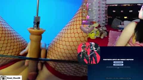 Snapshot of demi_chan chatting on May 18, 8:20 am demiii online show from May 18, 8:20 am