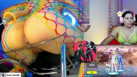 Snapshot of demi_chan chatting on May 19, 9:37 am demiii online show from May 19, 9:37 am