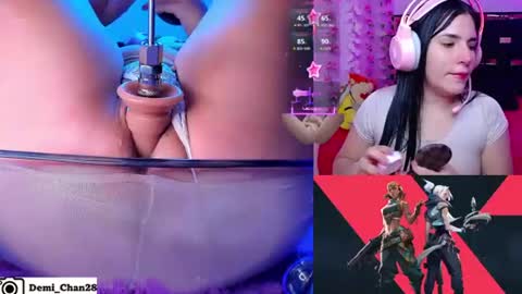 Snapshot of demi_chan chatting on July 25, 3:15 am demiii online show from July 25, 3:15 am