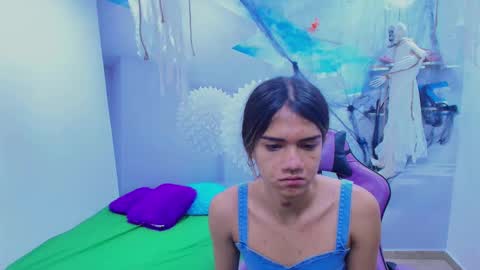 Snapshot of demi_leed chatting on November 3, 1:34 pm DEMI online show from November 3, 1:34 pm