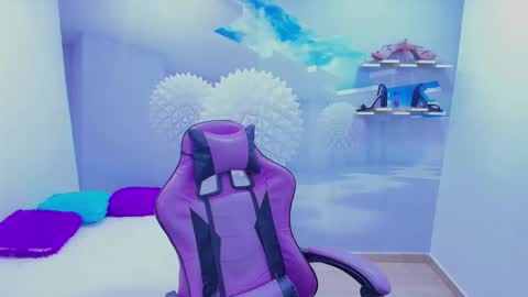 Snapshot of demi_leed chatting on November 5, 12:27 pm DEMI online show from November 5, 12:27 pm