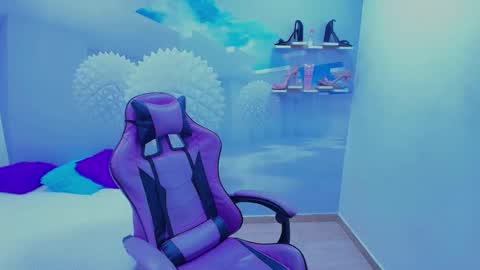 Snapshot of demi_leed chatting on November 18, 12:20 pm DEMI online show from November 18, 12:20 pm