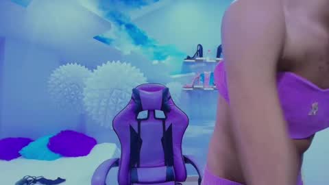 Snapshot of demi_leed chatting on November 19, 11:32 am DEMI online show from November 19, 11:32 am