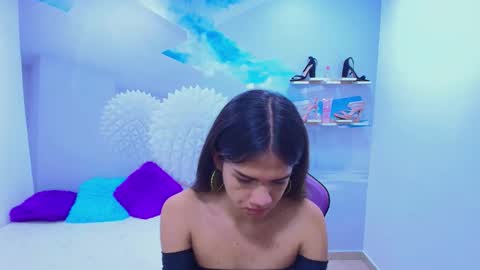 Snapshot of demi_leed chatting on November 29, 11:35 am DEMI online show from November 29, 11:35 am