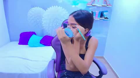 Snapshot of demi_leed chatting on December 2, 12:43 pm DEMI online show from December 2, 12:43 pm